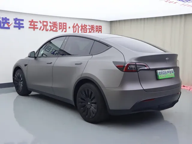 Tesla Model Y — Фото автомобиля 21