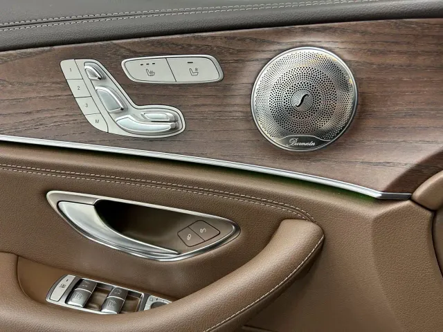 Mercedes-Benz E-Class — Фото автомобиля 6