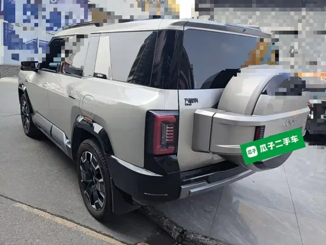 Fang Cheng Bao Leopard 8 2025 Zhiyong Flagship 7-Seater — Фото автомобиля 4