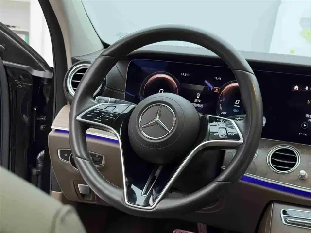 Mercedes-Benz E-Class — Фото автомобиля 12