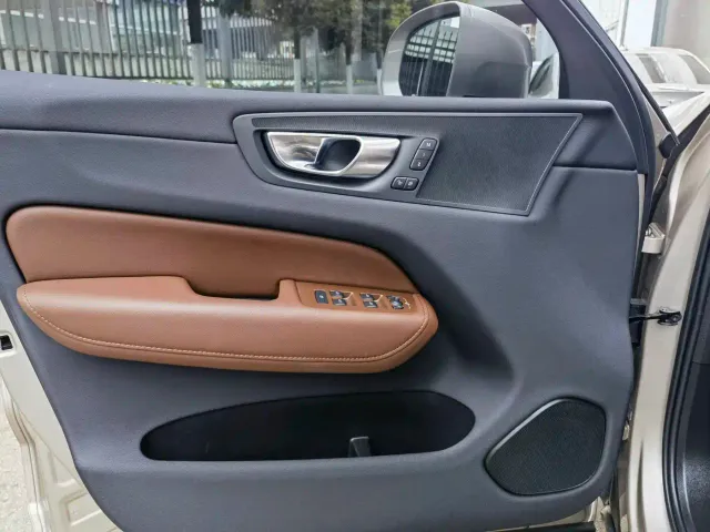 Volvo XC60 — Фото автомобиля 10