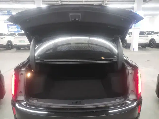 Hongqi E-QM5 — Фото автомобиля 18