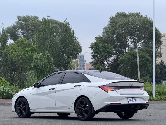 Hyundai Elantra — Фото автомобиля 6
