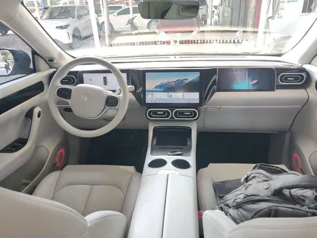 Leapmotor C11 — Фото автомобиля 9