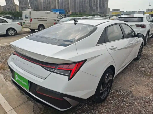 Hyundai Elantra — Фото автомобиля 6