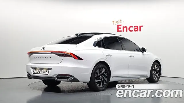Hyundai Grandeur — Фото автомобиля 2