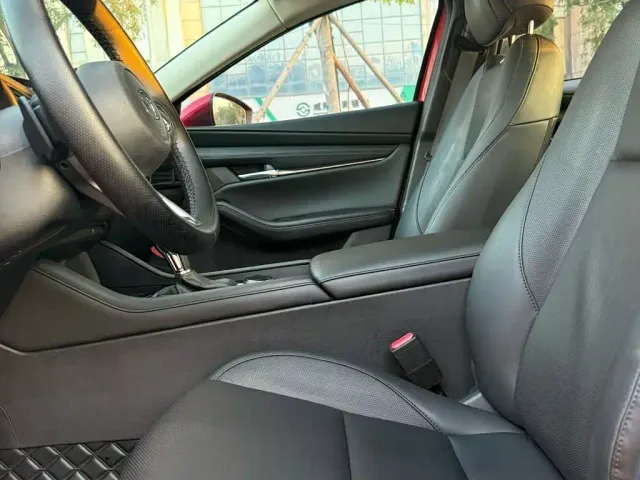 Mazda Axela — Фото автомобиля 15