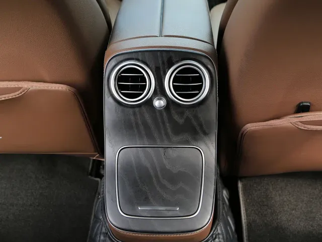 Mercedes-Benz E-Class — Фото автомобиля 19