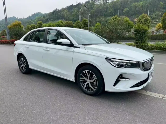 Geely Emgrand — Фото автомобиля 3