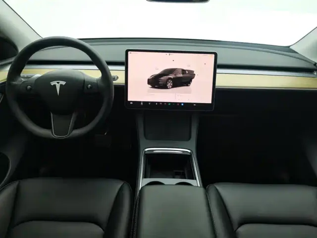 Tesla Model Y — Фото автомобиля 12
