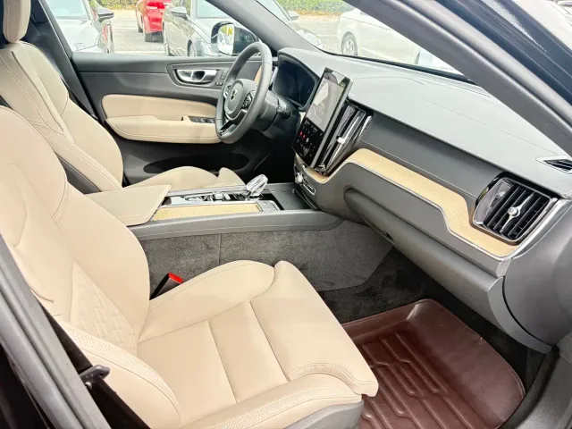 Volvo XC60 — Фото автомобиля 7