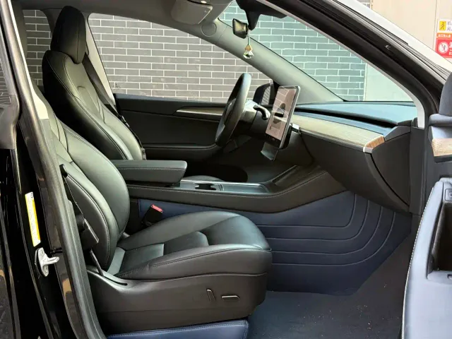 Tesla Model Y — Фото автомобиля 8