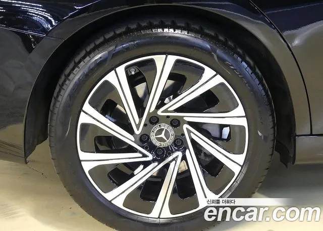 Mercedes-Benz E-Class E-класс W214 E300 4MATIC Exclusive — Фото автомобиля 9