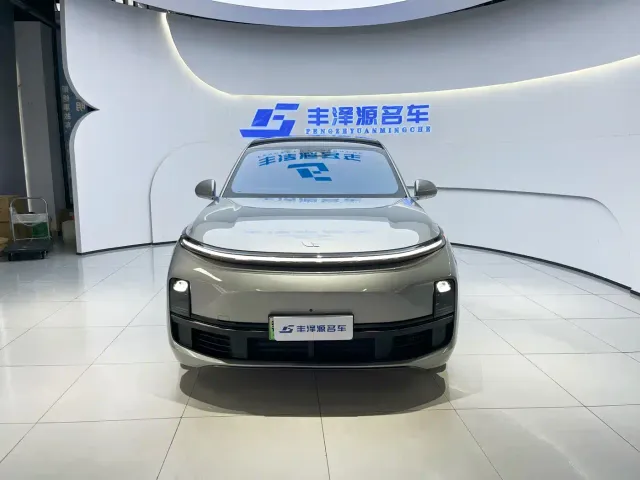 Li Auto L8 — Фото автомобиля 2