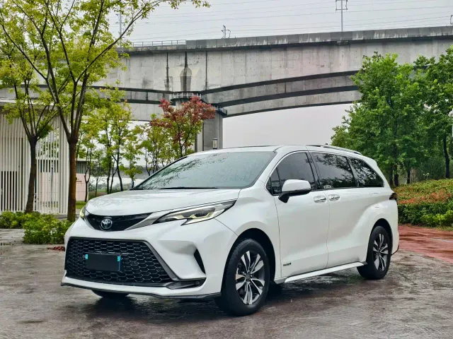 Фотография автомобиля — Toyota Granvia
