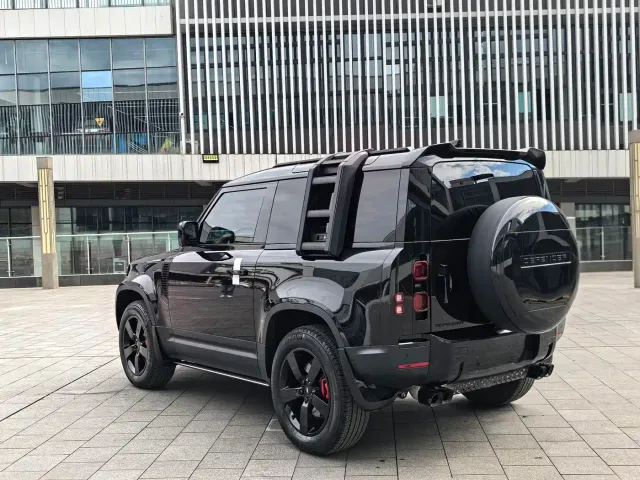 Land Rover Defender — Фото автомобиля 15