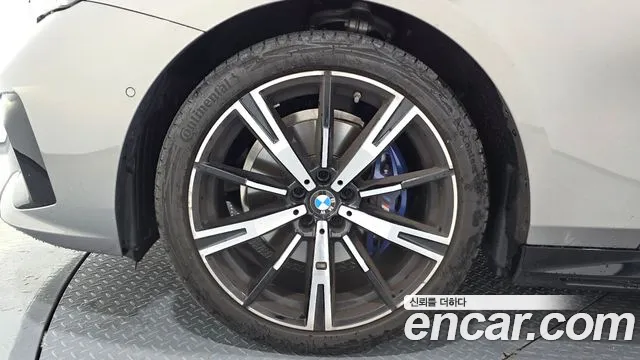 BMW 5-Series 5 серия (G60) 530i xDrive M Sport — Фото автомобиля 4