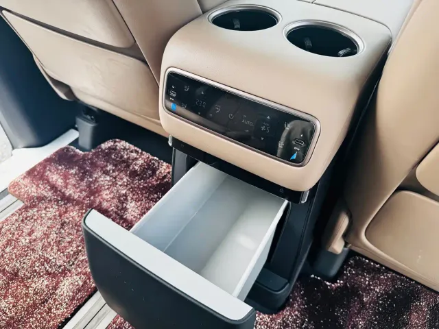 Li Auto MEGA — Фото автомобиля 14