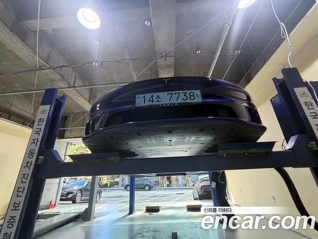 Tesla Model S — Фото автомобиля 15