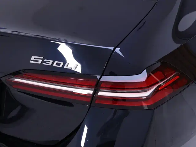BMW 5 Series — Фото автомобиля 9