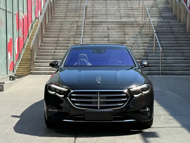 Mercedes-Benz E-Class — Фото автомобиля 2