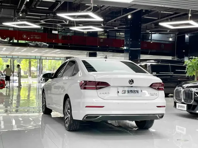 Volkswagen Lavida — Фото автомобиля 10