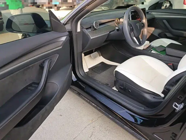 Tesla Model 3 — Фото автомобиля 17