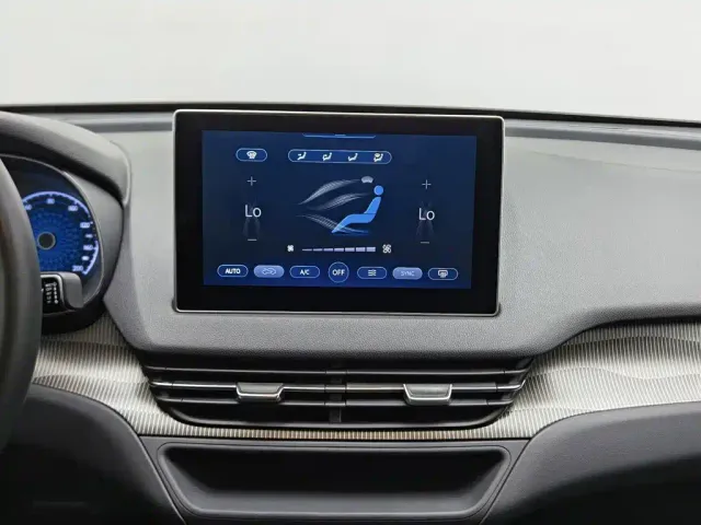 Hongqi E-QM5 — Фото автомобиля 12