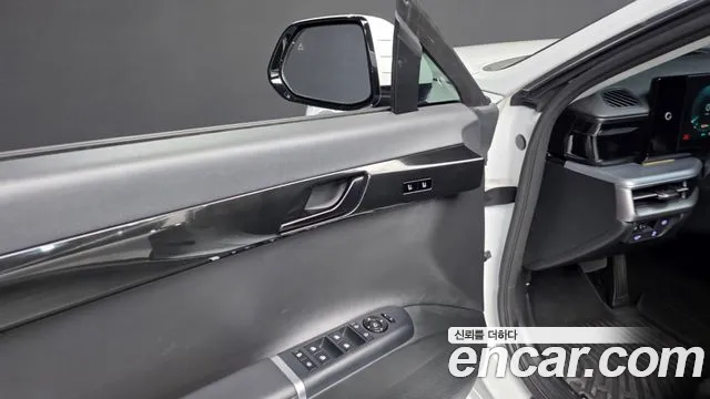 Hyundai Grandeur Grandeur (GN7) 2.5 Бензин 2WD — Фото автомобиля 29