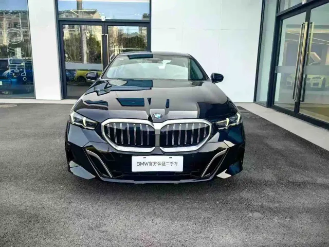 BMW 5 Series — Фото автомобиля 2