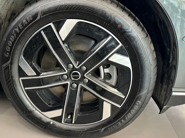 Volvo XC70 Plug-in Hybrid — Фото автомобиля 16