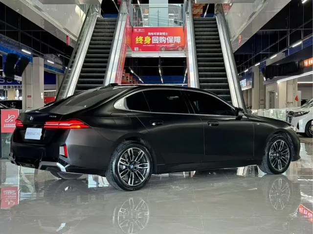 BMW 5 Series — Фото автомобиля 27