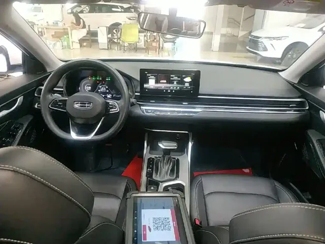 Geely Emgrand — Фото автомобиля 9