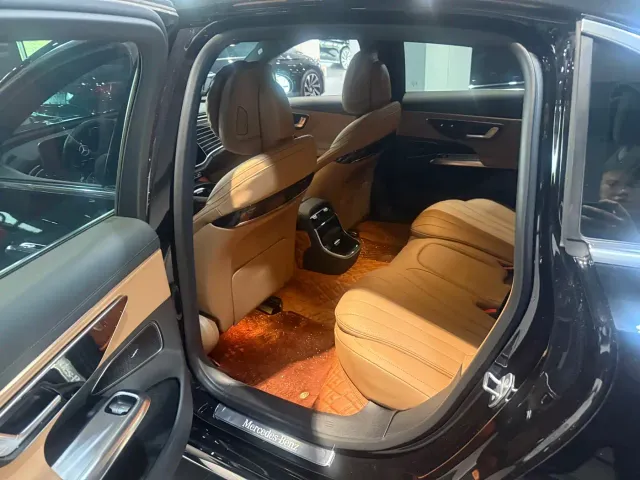 Mercedes-Benz E-Class — Фото автомобиля 4