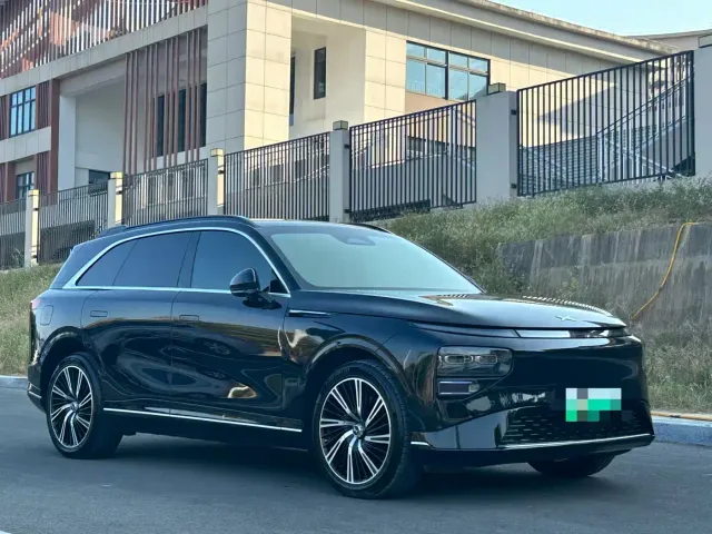 Xpeng G9 — Фото автомобиля 3