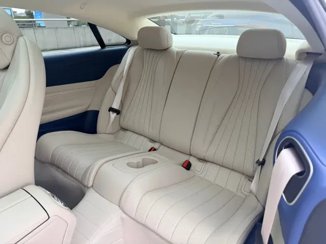 Mercedes-Benz E-Class — Фото автомобиля 12