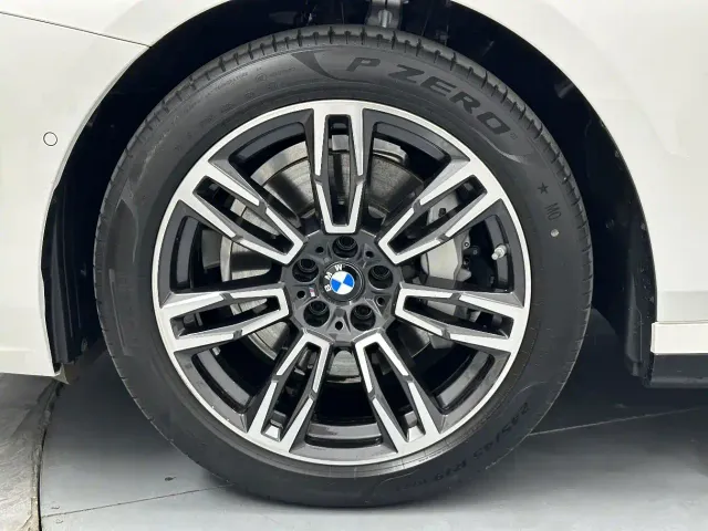 BMW 5 Series — Фото автомобиля 22