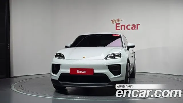 Porsche Macan Electric — Фото автомобиля 3