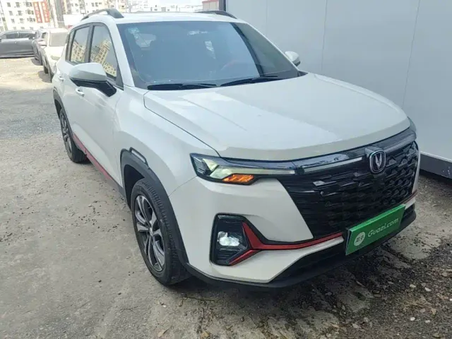 Changan CS35 Plus — Фото автомобиля 3