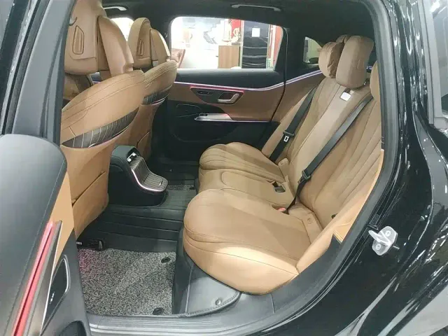 Mercedes-Benz E-Class — Фото автомобиля 12