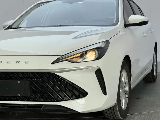 Roewe i5 — Фото автомобиля 4