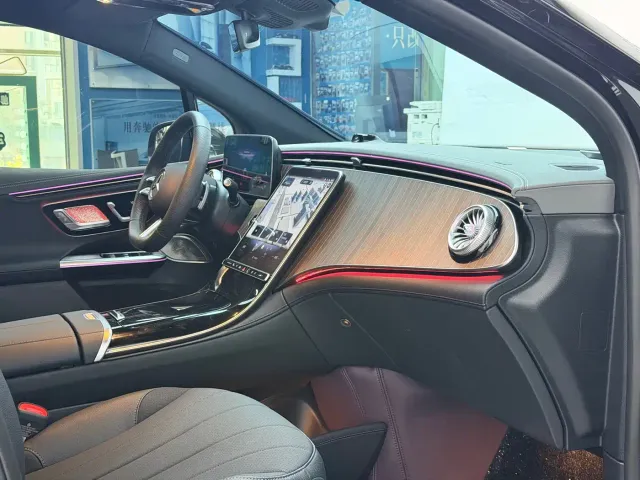 Mercedes-Benz EQE SUV — Фото автомобиля 14