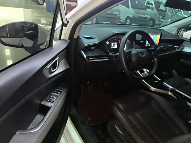 Wuling Jiachen — Фото автомобиля 15