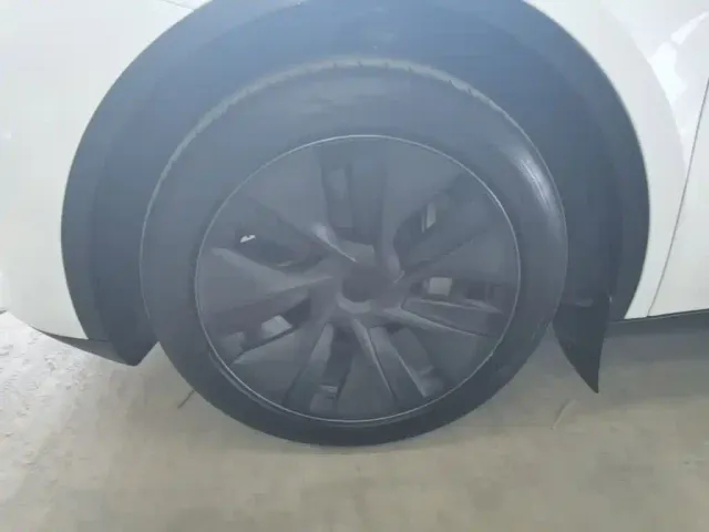 Tesla Model Y — Фото автомобиля 22