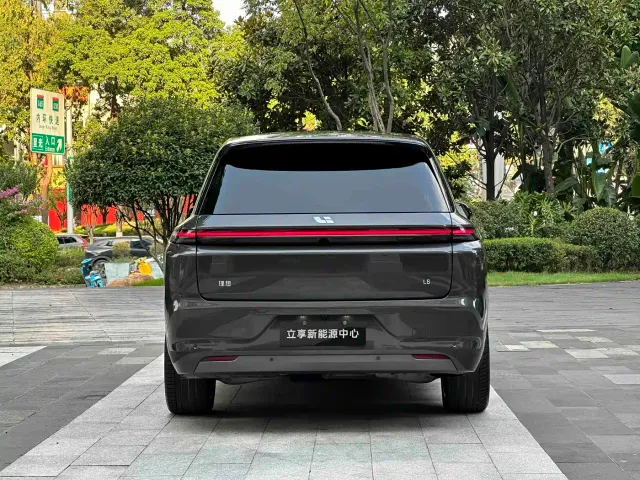Li Auto L8 — Фото автомобиля 7