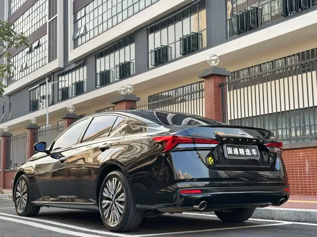 Nissan Teana — Фото автомобиля 4