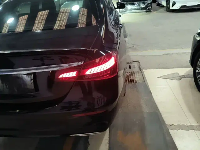 Mercedes-Benz E-Class — Фото автомобиля 7