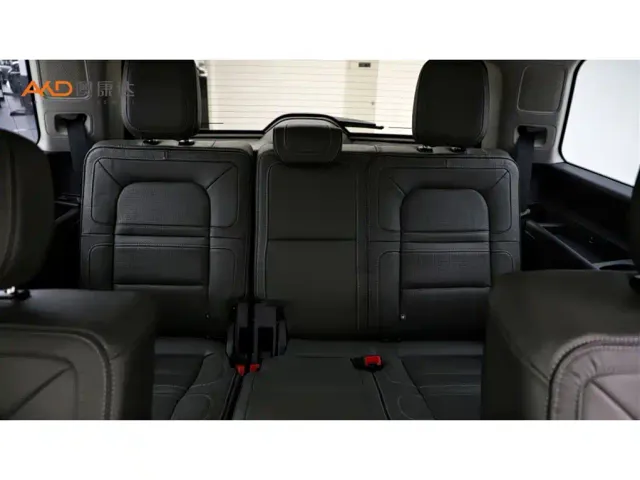Lincoln Navigator — Фото автомобиля 9