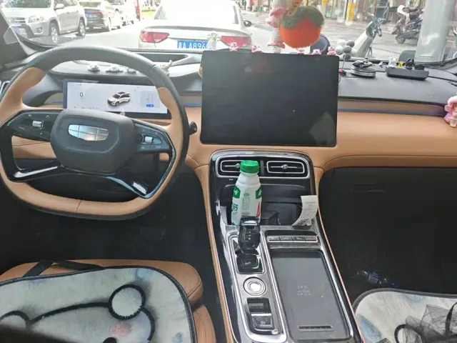 Geely Boyue L — Фото автомобиля 12