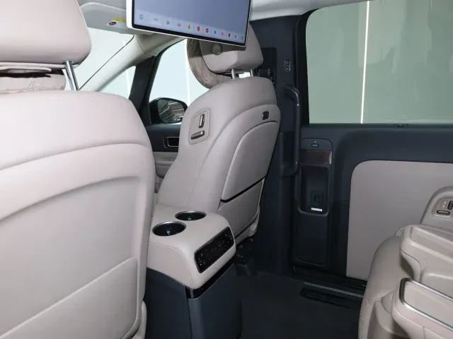 Li Auto MEGA — Фото автомобиля 8